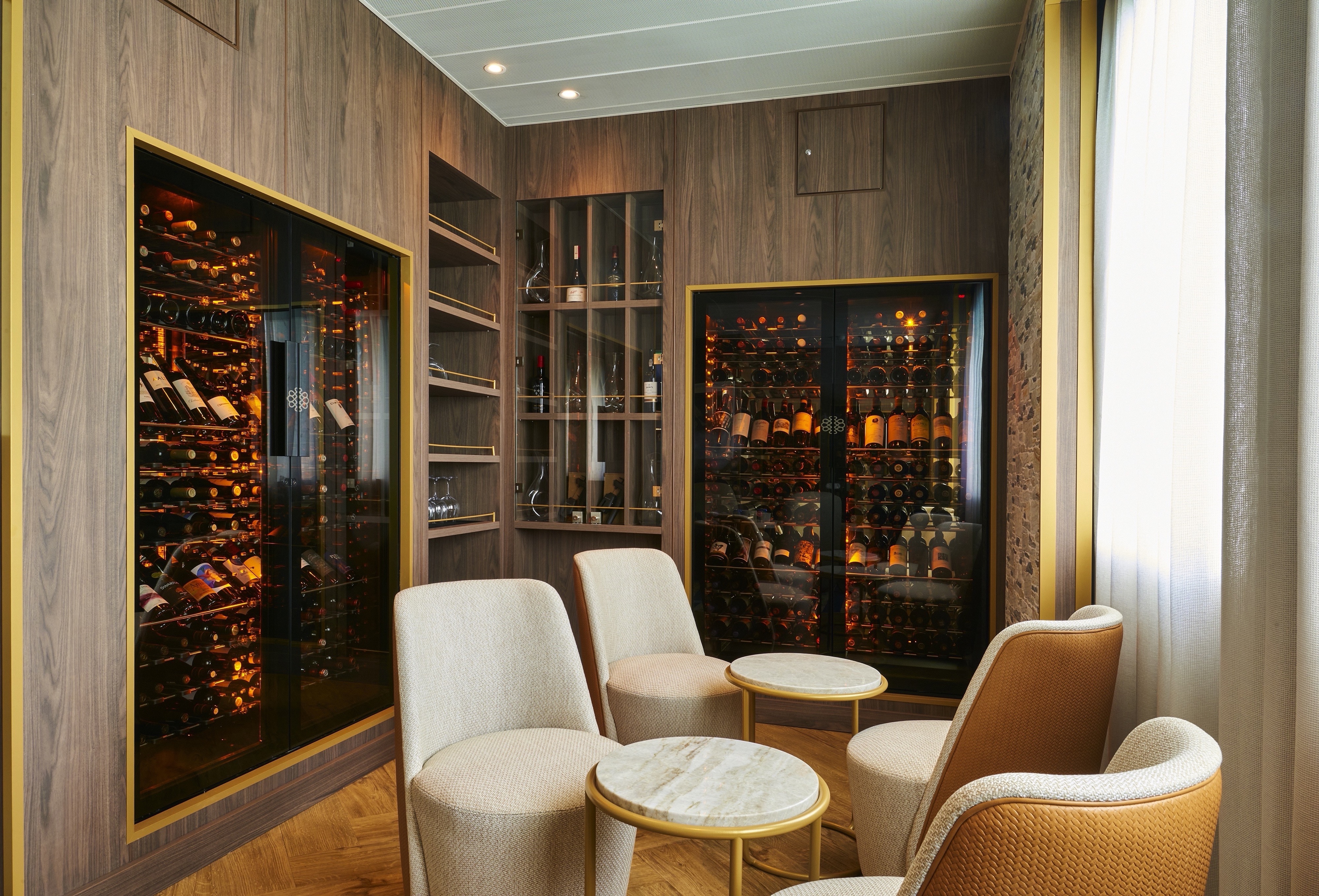 Wind Surf - Wine Room